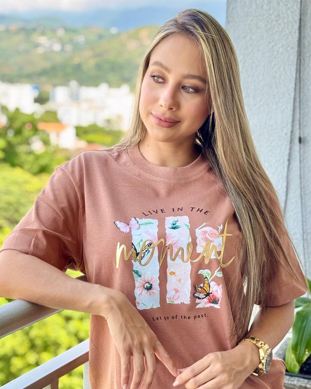 CAMISETA LIVE IN THE MOMENT