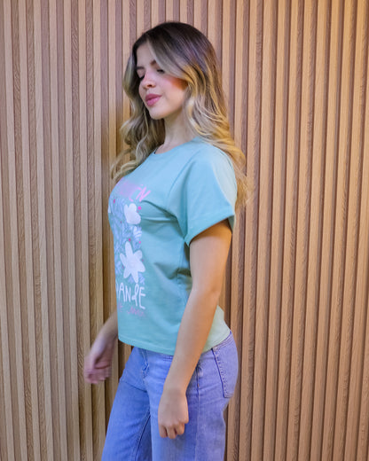 Camiseta Mujer Tela Fría – “Hay Alguien Más Grande” Maitex