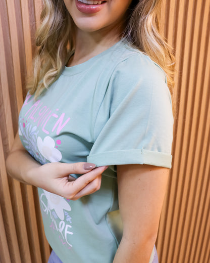 Camiseta Mujer Tela Fría – “Hay Alguien Más Grande” Maitex