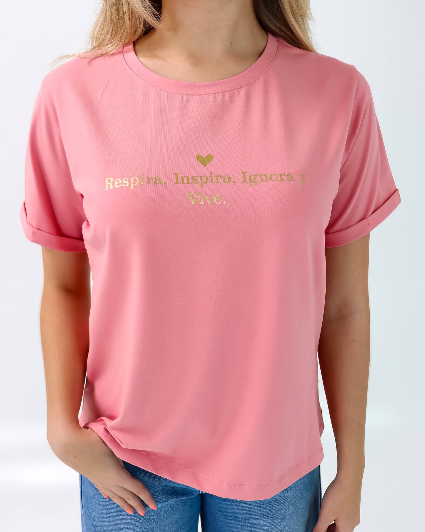 Camiseta de Mujer "Respira, Inspira, Ignora y Vive" en Tela Fría | Maitex