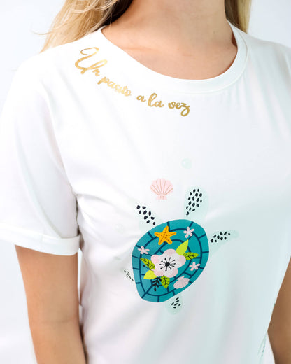 Camiseta de Mujer "Un pasito a la vez" en Tela Fría | Maitex